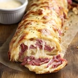 Leckerer Stromboli mit Rind, Käse und Chou