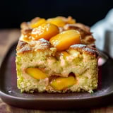 Leckerer Pfirsichkuchen mit Crumble